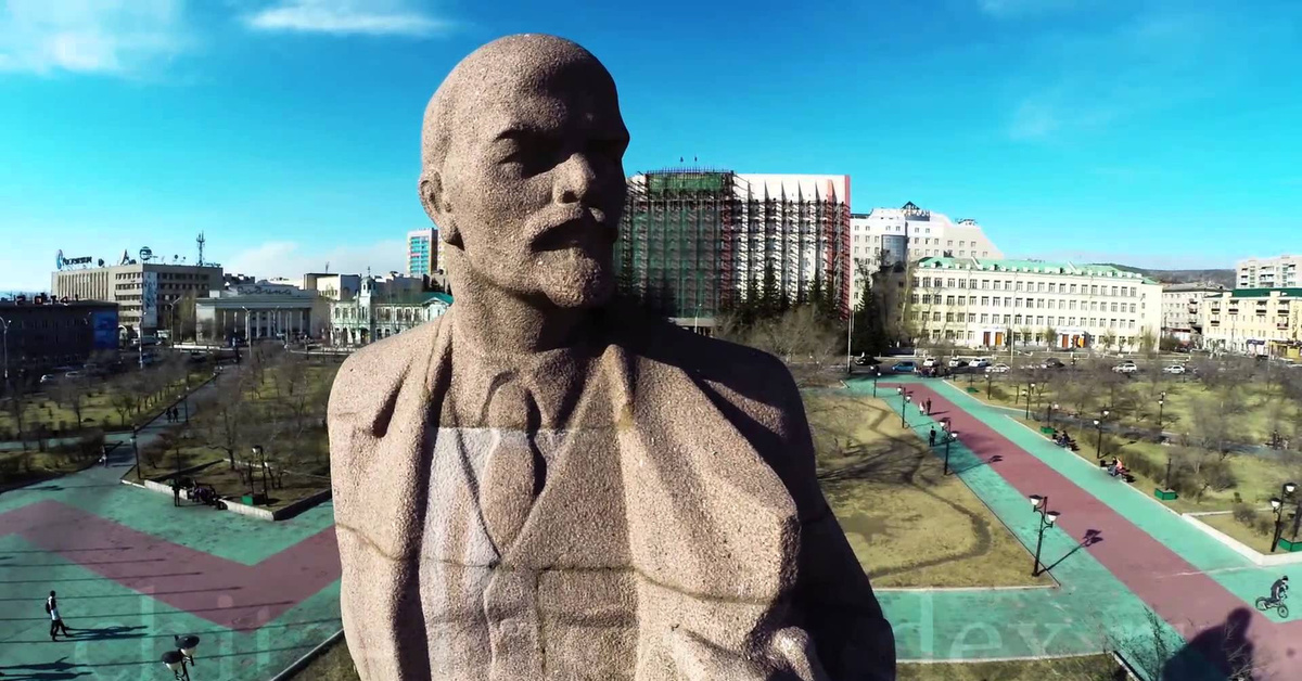 Не снести ли в России памятники Ленину?