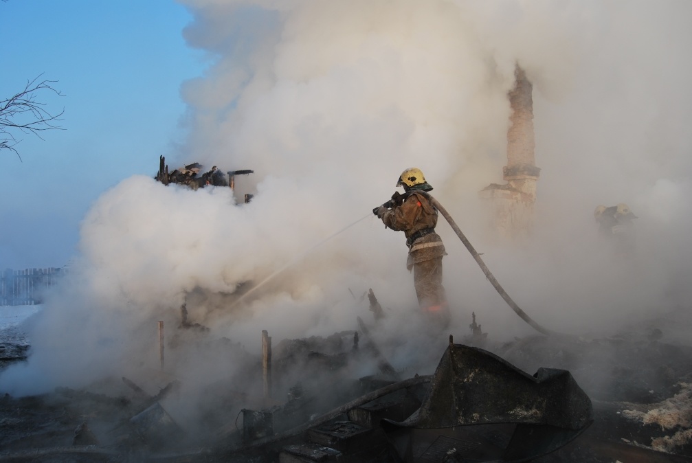 Трехлетний ребенок и двое взрослых погибли на пожаре в Новой