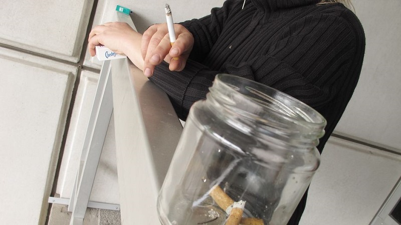 ​Россиянам запретят курить на балконах