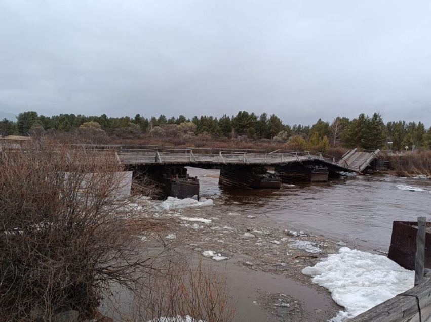 Льдом снесло мост в Хилокском районе