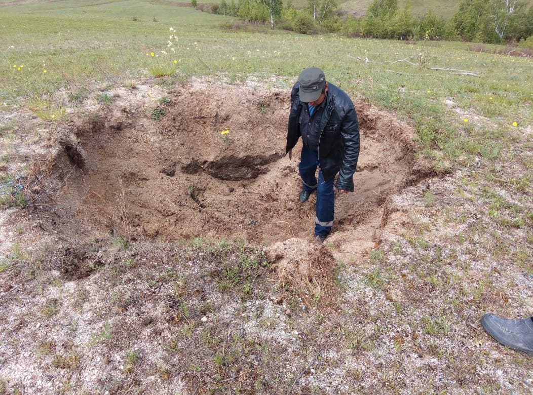 Дыры неизвестного происхождения вновь угрожают жителям забайкальского села