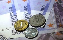 Курс евро превысил 93 рубля впервые с 2016 года