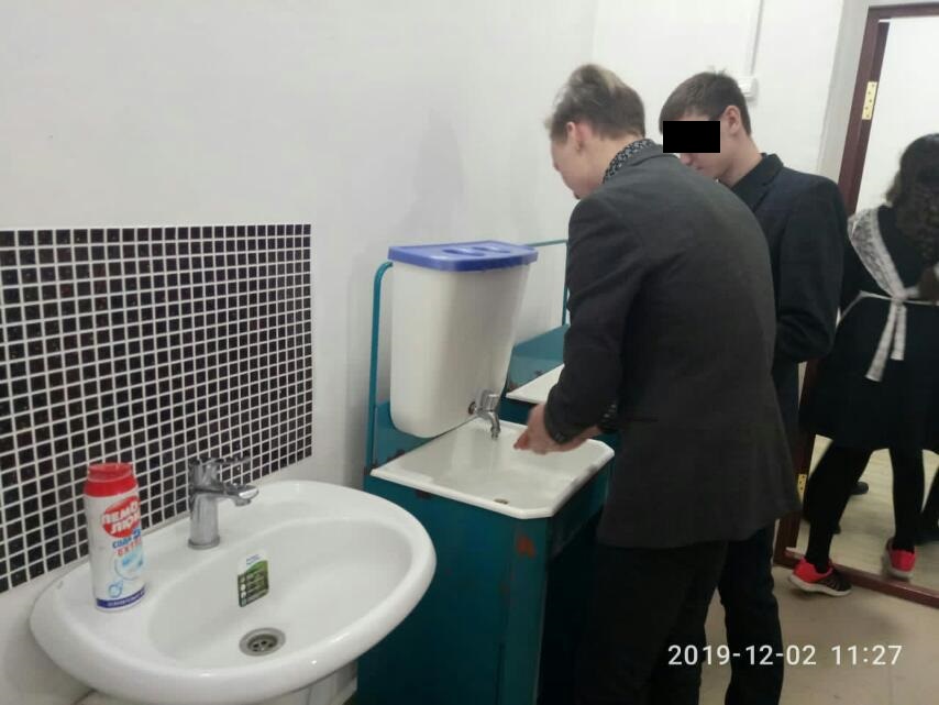После публикации «Вечорки» школьникам из села Дурой разрешили мыть руки в нормальных условиях