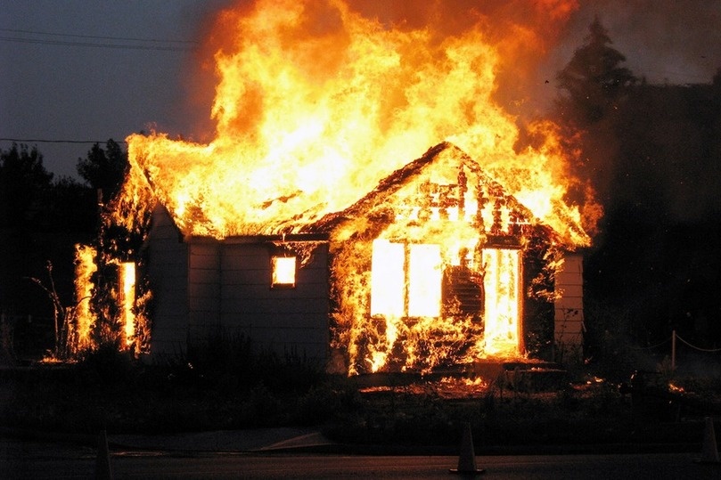 Очевидцы вынесли тело забайкальца из горящего дома