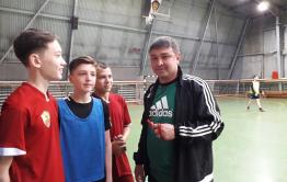 ​В футболе слюнтяев нет!