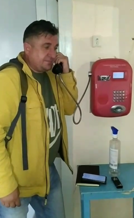 Единственное средство связи в Оленгуе, что в Читинском районе - таксофон. Бесплатно можно аж две минуты поговорить. 13 сентября