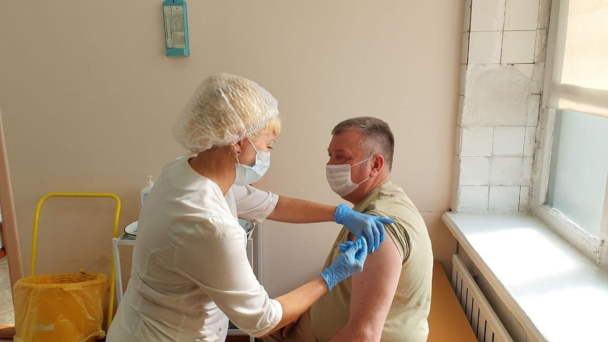 Гурулёв поставил прививку от COVID-19 (видео)