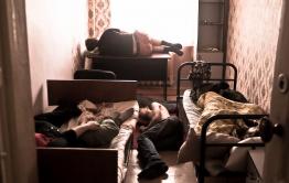 Переполох в общаге: хозяин не запер дверь, и его телефон и банковские карты «ушли в доход казино»