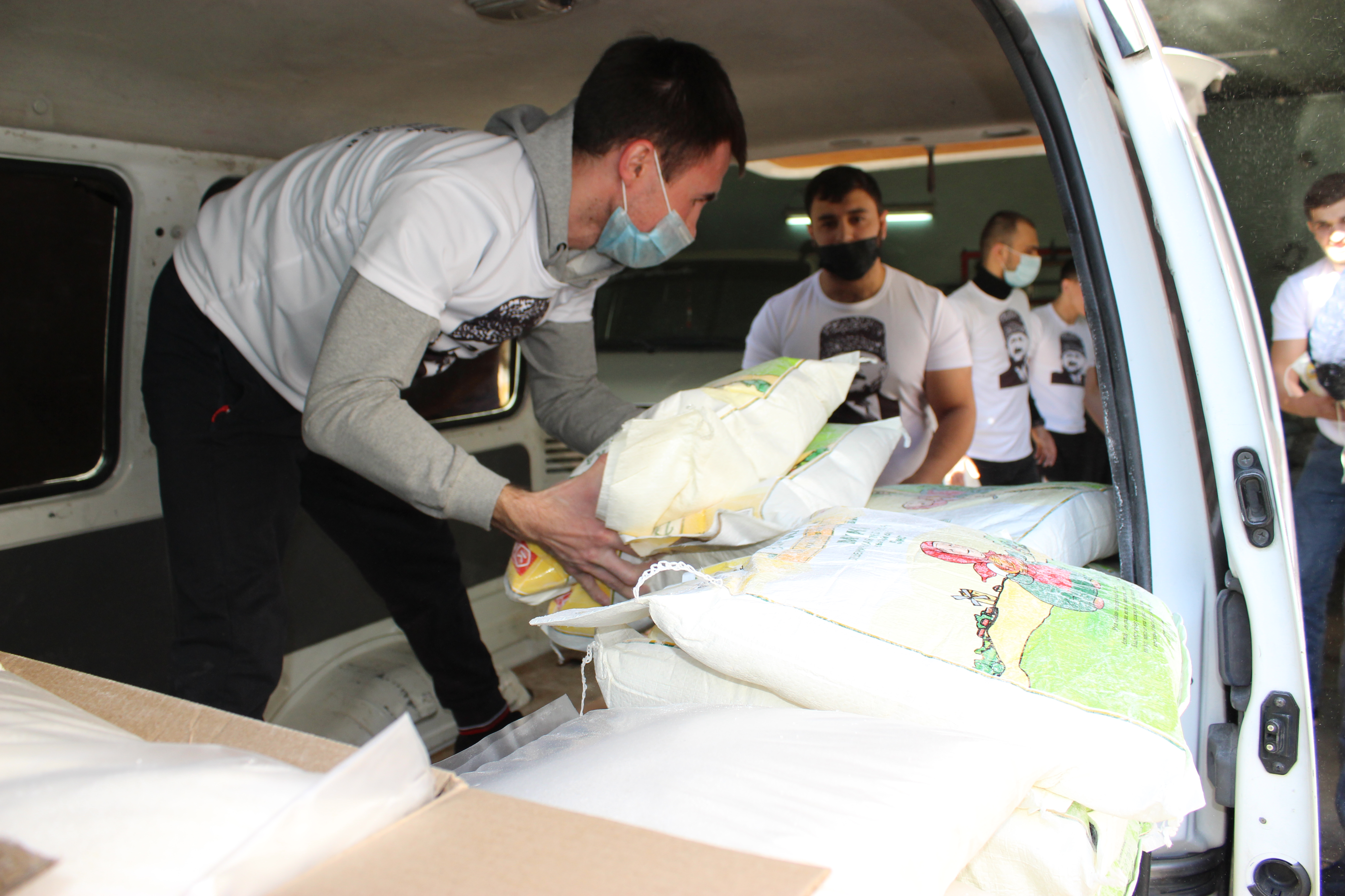 ​Кадыров передал Забайкалью 60 продуктовых наборов для нуждающихся семей