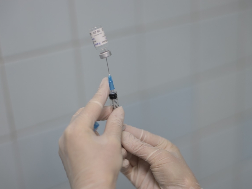 В России до конца недели начнется вакцинация от COVID-19