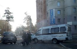 ​Lexus протаранил катафалк на Нечаева — Журавлева в Чите