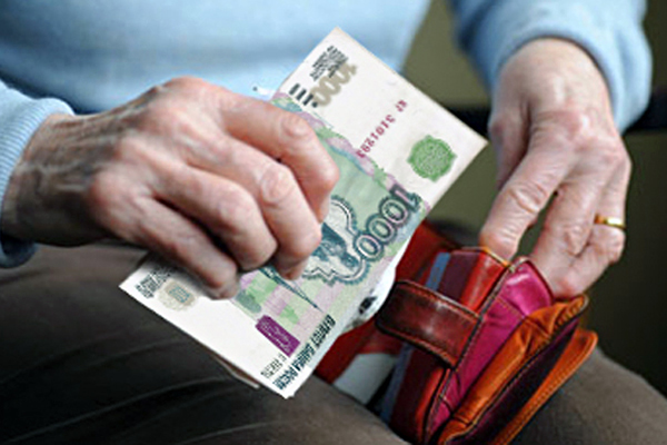 Пенсионер неделю общался с мошенниками и отдал им более трех млн рублей в Забайкалье