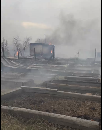 В пригороде Читы сгорели 2 улицы в дачном кооперативе 