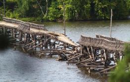 Поднявшаяся река снесла мост в селе Забайкалья 