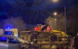 Пьяная водитель Toyota врезалась в маршрутку в Чите