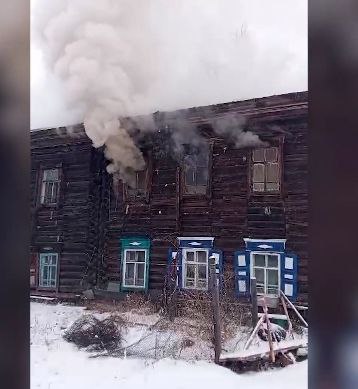 Полицейские спасли ребенка и пенсионера при пожаре в Забайкалье 