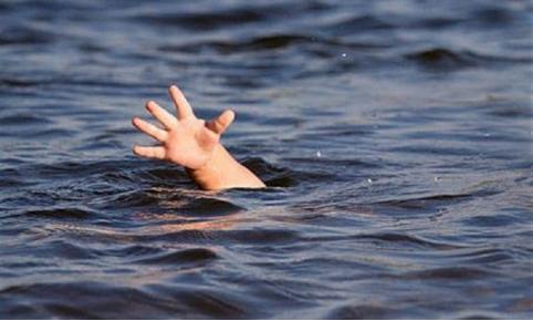 В Красночикойском районе полуторагодовалая девочка упала в бак с водой и захлебнулась