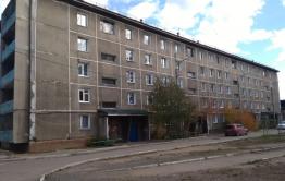 Пожарные вынесли на руках пенсионера из горящей квартиры в Чите 