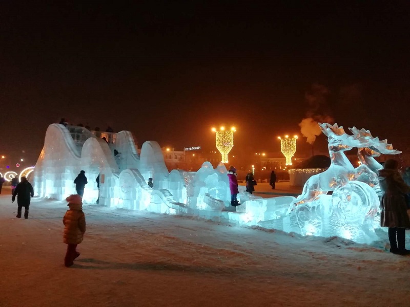 ​Ледовый городок открылся на Центральной площади Читы (видео)