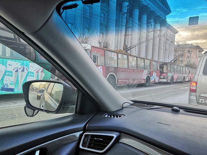 Троллейбусы встали в Чите на Ленина из-за столкновения двух маршруток