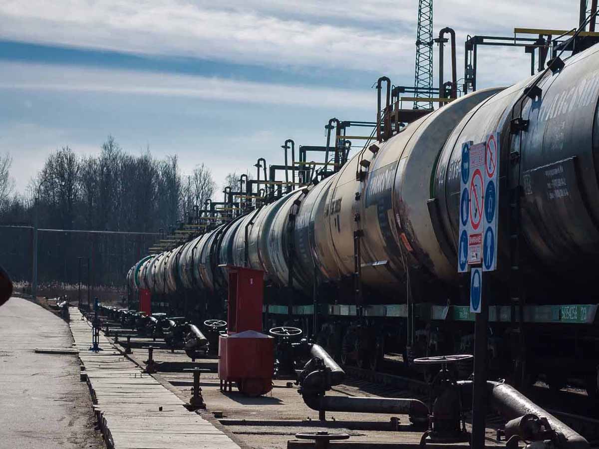 Правительство РФ на полгода запретило экспорт бензина
