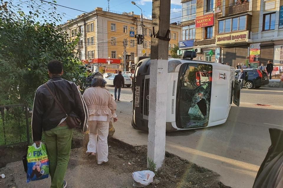 Четыре человека остаются в больнице после ДТП с перевернувшейся маршруткой в Чите
