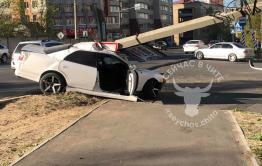 Водитель Toyota не справился с управлением и снес электроопору в Чите
