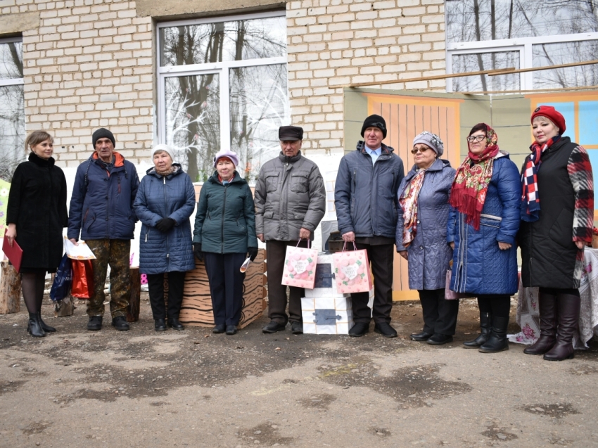 Три семьи в Шелопугино отметили «железную» свадьбу