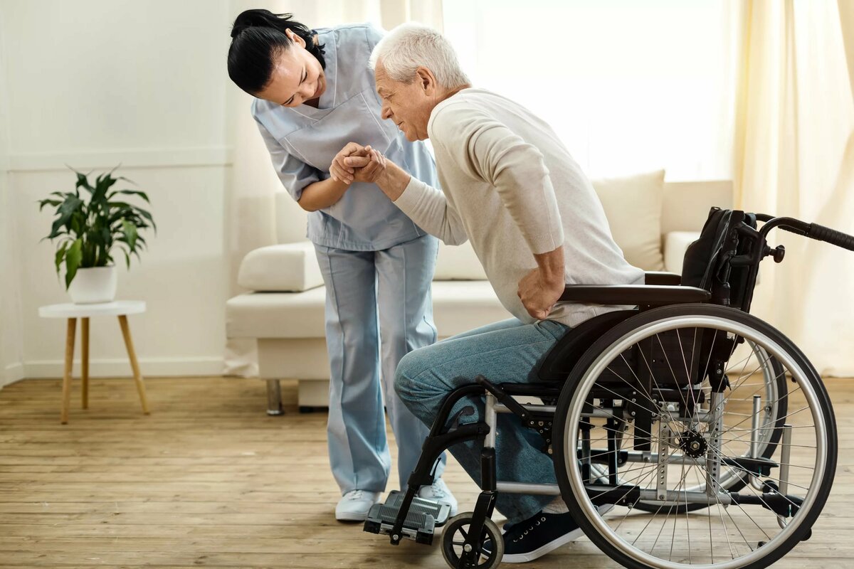 В Госдуму внесли проект закона о выплатах для ухаживающих за инвалидами