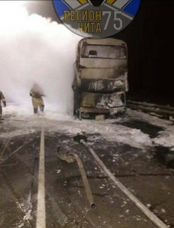 Двухэтажный автобус, следовавший из Манчжурии в Краснокаменск, загорелся на трассе. Пострадавших нет