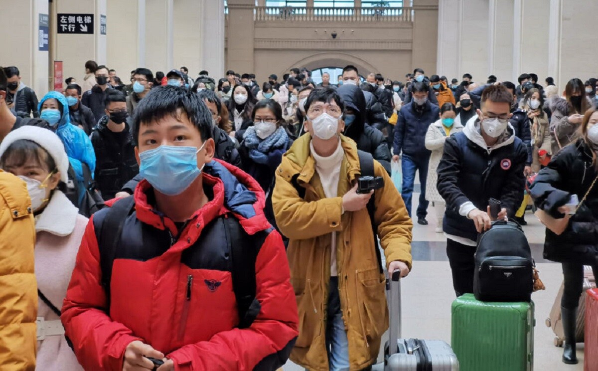 Власти закрыли выезд из столицы китайской провинции, где впервые был зафиксирован случай заражения сильной пневмонией