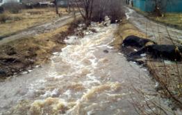 Вода из прорвавшейся дамбы в Балее пошла на спад 