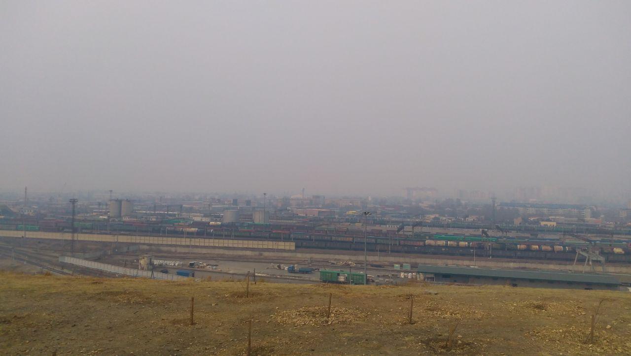 Читу заволокло дымом от пожаров, бушующих в Читинском районе