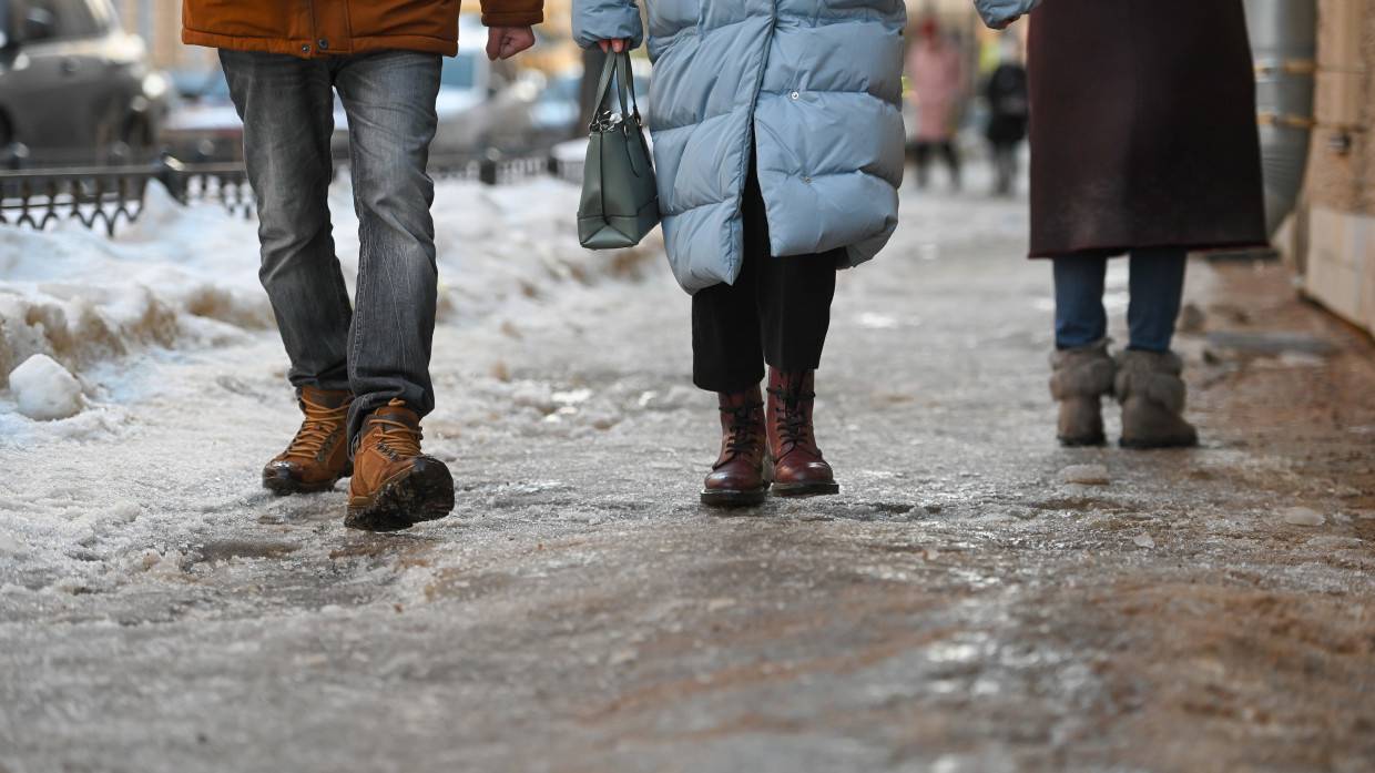 Более 80 тысяч рублей отсудила забайкалка за падение на скользком тротуаре 