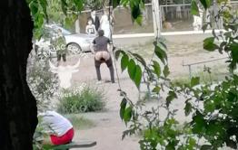 Поселок КСК: мужик без трусов бегал по детской площадке