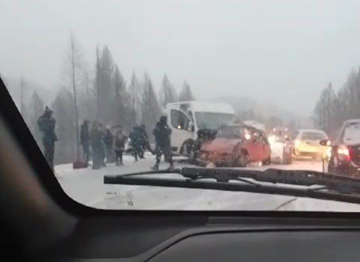 Три автомобиля столкнулись на трассе Чита – Хабаровск. Один человек погиб